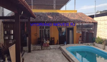 CASA  TRÊS QUARTOS Á VENDA EM RICARDO DE ALBUQUERQUE!