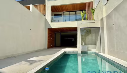 Casa Contemporânea à venda na Barra da Tijuca