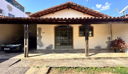 *Casa Plana de 3 Quartos e 217 m² em Lote de 360 m² – Bairro São João Batista*