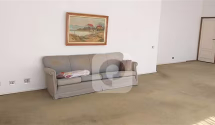 Maravilhoso apto Lagoa com salão e agradável vista!