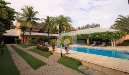 Casa de Condomínio 4 quartos, sendo 4 suítes