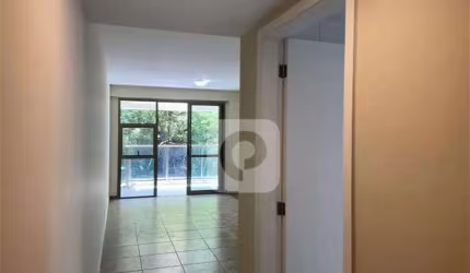 Apartamento à venda com 2 dormitórios na Urca
