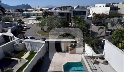 Casa com 4 quartos e 275 m² à venda
