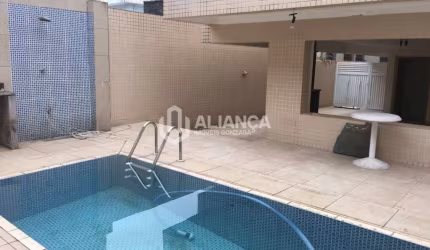 Casa com piscina, 3 dorms, garagem p 5 carros
