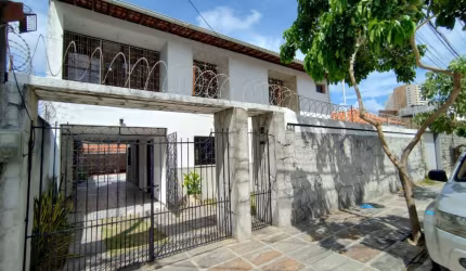 Casa Exclusiva na Varjota – 6 Dormitórios, 4 Suítes, Ampla Área e 6 Vagas