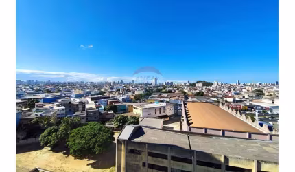Apartamento de 2 quartos com suíte e lazer de clube