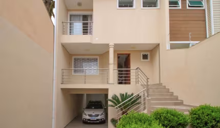 Aluga tríplex, excelente localização no bairro  Cajuru, CURITIBA - PR