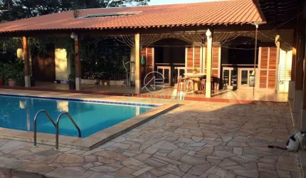 Casa a venda com 5 dormitórios, 3 suítes, 6 banheiros 1 sala,área construida 400 mts², terreno com