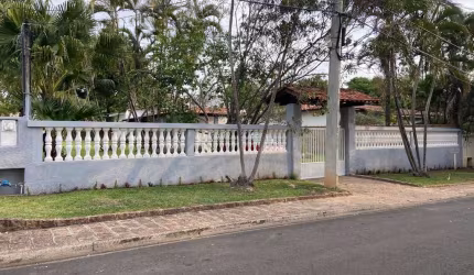Casa à Venda no Condomínio Zuleika Jabour - Salto/SP.