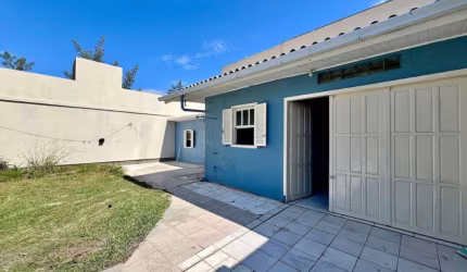 Casa 2 dormitórios em Capão Novo, apenas 100m do mar, amplo terreno frente Leste