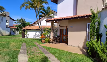 Lindo sobrado 2 dormitórios em capao novo, apenas 200m do mar