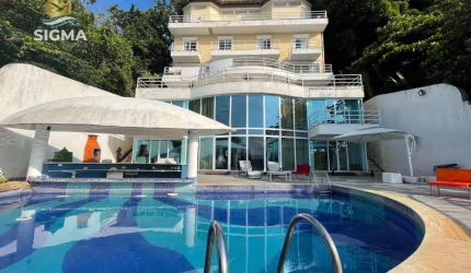 Casa de altíssimo padrão de frente para o mar com 11 suítes, lazer completo e 6 vagas - Península, Guarujá.