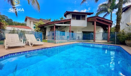 Casa à venda com 3 suítes - Piscina e churrasqueira - 2 vagas - Pernambuco I - Guarujá/SP