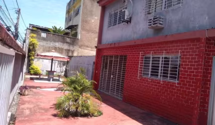 Casa para aluguel e venda tem 800 metros quadrados com 5 quartos em Pina - Recife - PE