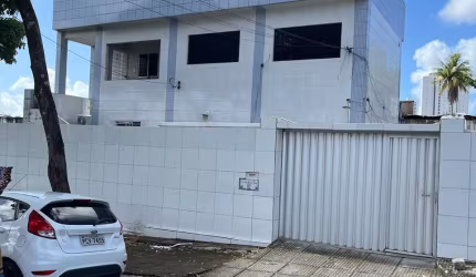 linda casa em casa amarela