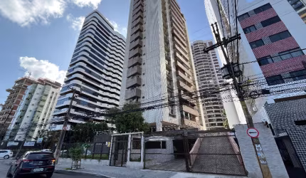 Apartamento Amplo com 115m²,  3 Quartos no Edifício Tatiana - Localização Privilegiada no Parnamirim