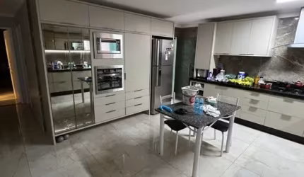 Linda Casa em Campo Grande Recife. Ampla de 4 quartos