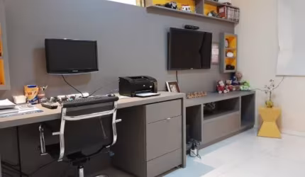 Casa com 5 Quartos e 5 banheiros à Venda, 490 m² por R$ 1.000.000