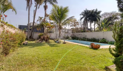 Casa com 5 quartos à venda ou para locação em Interlagos - SP