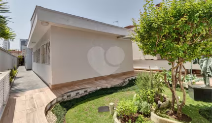 Casa térrea com 4 quartos à venda em Vila Cordeiro - SP