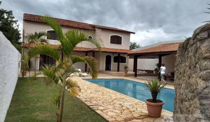 Lindo sobrado no Jardim Parque Real em Atibaia/SP com piscina.