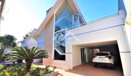 Casa alto padrão em Peruíbe com 6 quartos sendo 3 suítes e área de lazer incrível com churrasqueira e piscina