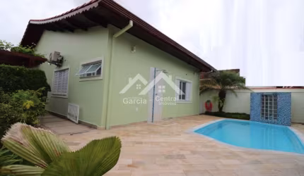 Casa em Peruíbe com piscina