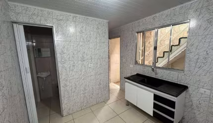 Casa novinha com agua inclusa