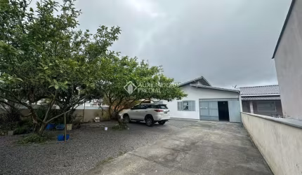 Casa com 3 quartos à venda na Andira, 1, Enseada de Brito, Palhoça, 140 m2 por R$ 798.000