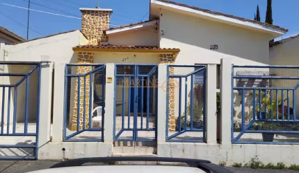 Casa Padrão à venda em Araguari/MG