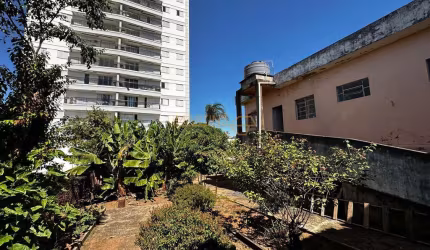 Casa Padrão à venda em Araguari/MG