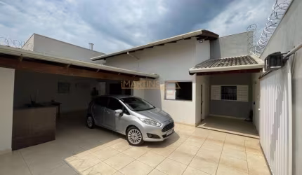 Casa Padrão à venda em Araguari/MG