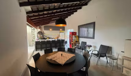 Casa Alto Padrão à venda em Araguari/MG