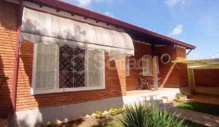 Casa térrea para comprar no bairro Parque Cecap na cidade de Valinhos, São Paulo.