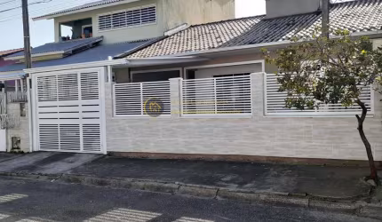 Casa para Venda em Palhoça, Madri, 2 dormitórios, 1 banheiro, 2 vagas