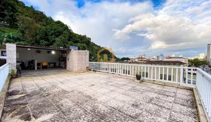Sobrado Amplo e Aconchegante – 2 Suítes | Quintal com Churrasqueira | 196m² - Marapé - Santos/SP