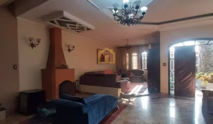 Casa Sobrado 4 Dormitórios, sendo 2 suítes..