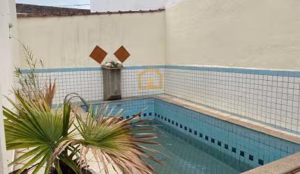 Casa Sobreposta 3 suítes, sendo uma com hidromassagem.