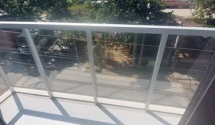 apartamento anual com 02 quartos, centro de Guarapari/ES.