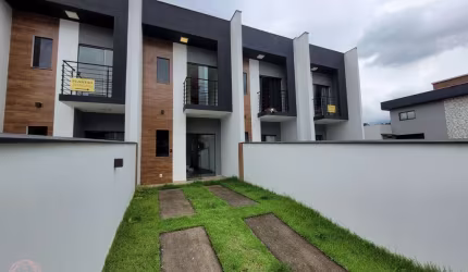 Casa com 2 quartos para alugar no Tifa Martins, Jaraguá do Sul , 88 m2 por R$ 2.800