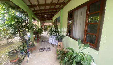 Casa à Venda no Bairro Conquista com Amplo Terreno e Churrasqueira, Balneário Barra do Sul, SC