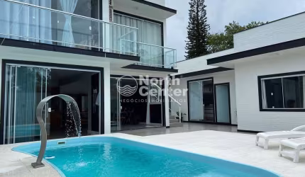 Casa com Piscina em Local Tranquilo, 300m da Lagoa, Bairro Costeira, Balneário Barra do Sul, SC