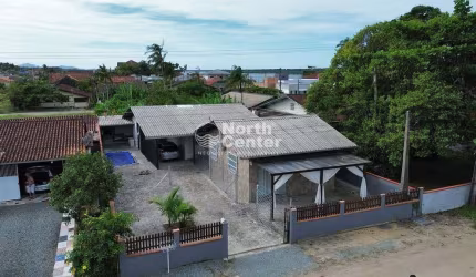 Duas Casa à venda, apenas 200m da lagoa , Costeira, Balneário Barra do Sul, SC