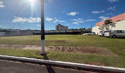 Terreno à venda localizado no Condomínio Residencial Soleil, Umuarama