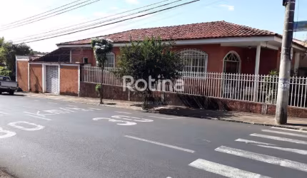 Casa para alugar, 5 quartos, Osvaldo Rezende - Uberlândia/MG - Rotina Imobiliária