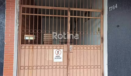 Casa para alugar, 3 quartos, Nossa Senhora Aparecida - Uberlândia/MG - Rotina Imobiliária