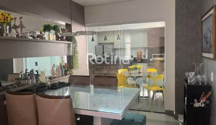 Casa para alugar, 3 quartos, Jardim Inconfidência - Uberlândia/MG - Rotina Imobiliária