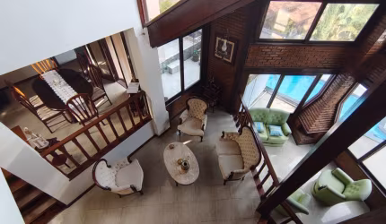 Lindíssima casa em condomínio de alto padrão!