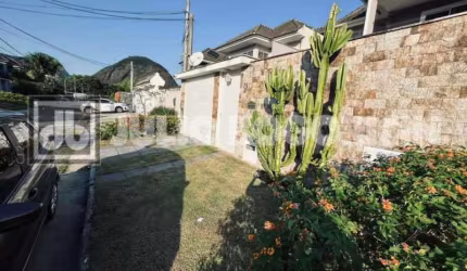 Casa em condomínio fechado com 3 quartos à venda na Rua Thays Pessoto, Vargem Pequena, Rio de Janeiro, 173 m2 por R$ 900.000