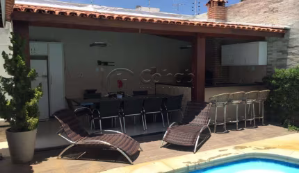 Vendo Belíssima Casa com 2 pavimentos e Piscina na Coroa do Meio